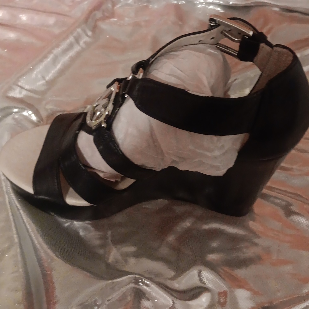 Michael Kors dressy Wedge Sandal (NEW) W/O tags Size 6 Gorgeous💖 - Picture 5 of 5